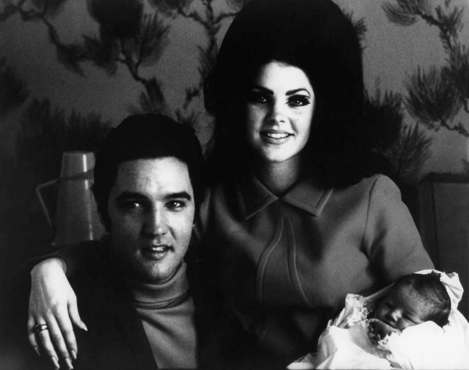 Elvis Presley ja Priscilla koos tütre Lisa Marie Presley'ga.