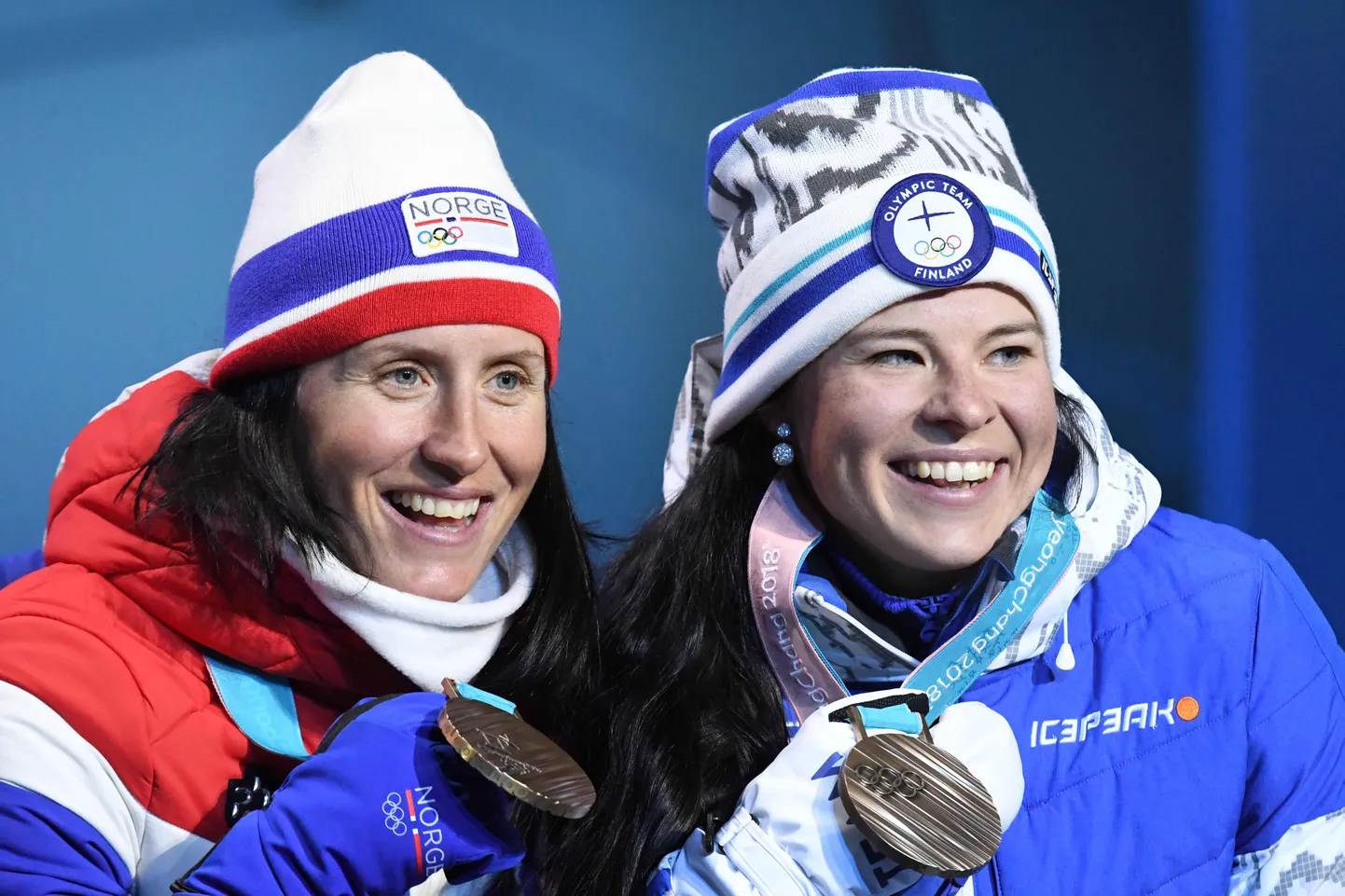 Marit Bjørgen (vasakul) ja Krista Pärmäkoski.