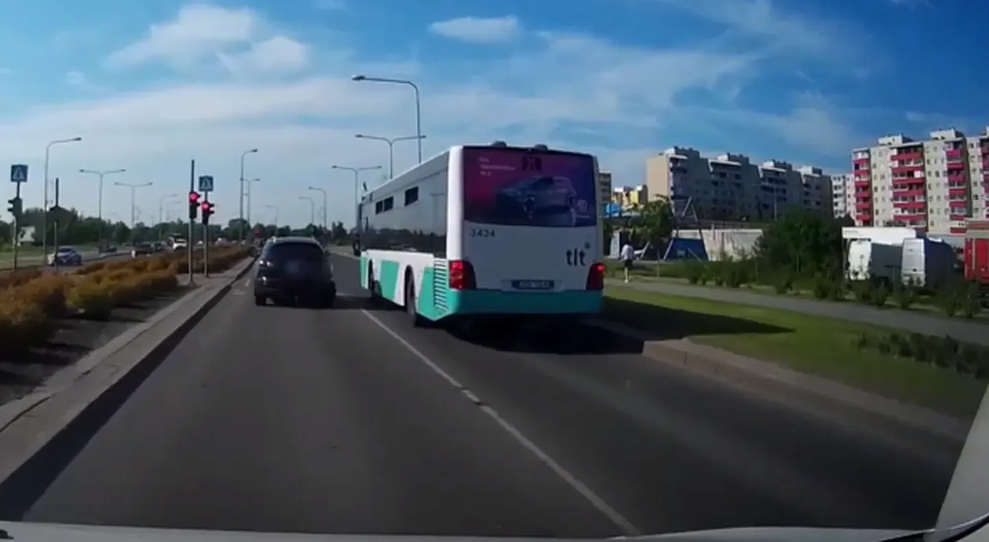 Опасный маневр.