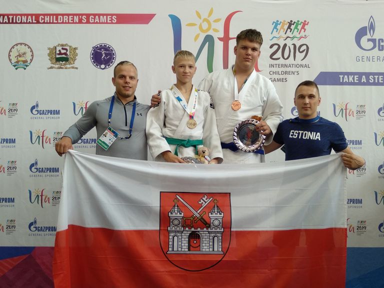 Tartu Do judokad osalevad pidevalt rahvusvahelistel võistlustel. 2019. aasta ICG Ufa-lt tõid Markus Villako (vasakult teine) hõbeda ja Samuel Mikk (vasakult kolmas) pronksi. Sportlastega koos pildil treener Andre Seppa (vasakul) ja Egert Ehari (paremal).