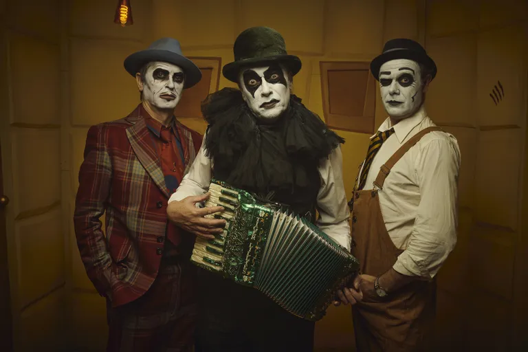 "The Tiger Lillies". 