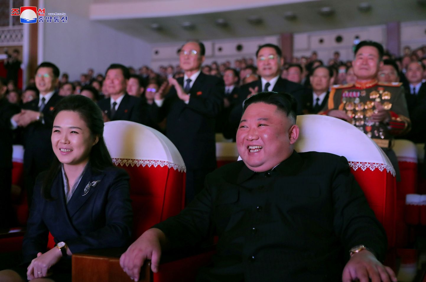 Põhja-Korea liider Kim Jong-un ja ta naine Ri Sol-ju vaatasid 16. veebruaril Pyongyangis Kimi isa Kim Jong-ili sünniaastapäeva kontserti