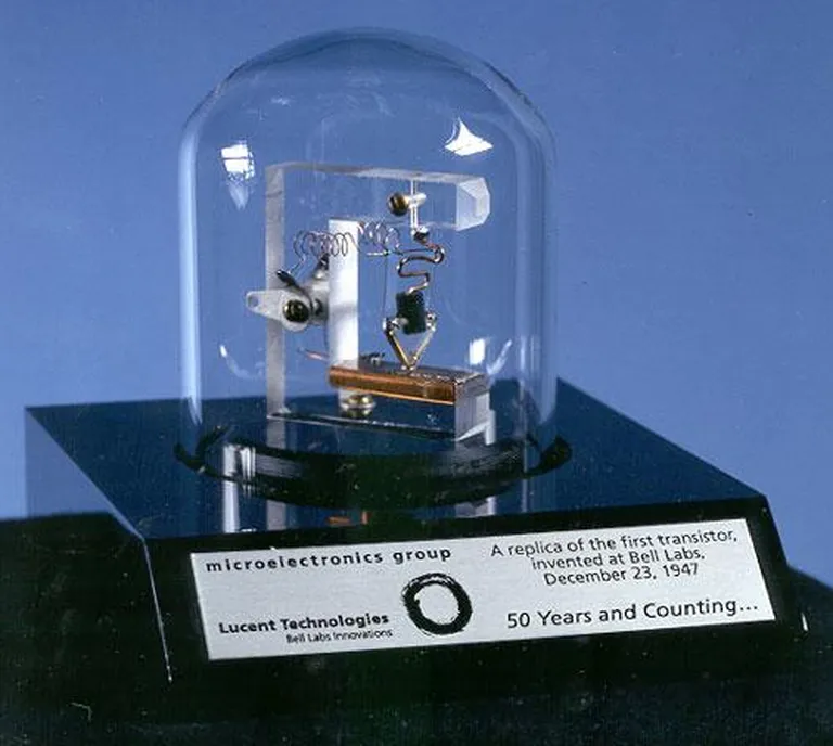 Maailma esimene siirdepõhine transistor