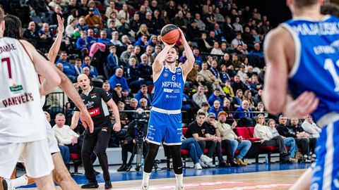 VIDEO ⟩ Lietuvas žurnālists Lomažam uzdod jautājumu latviešu valodā