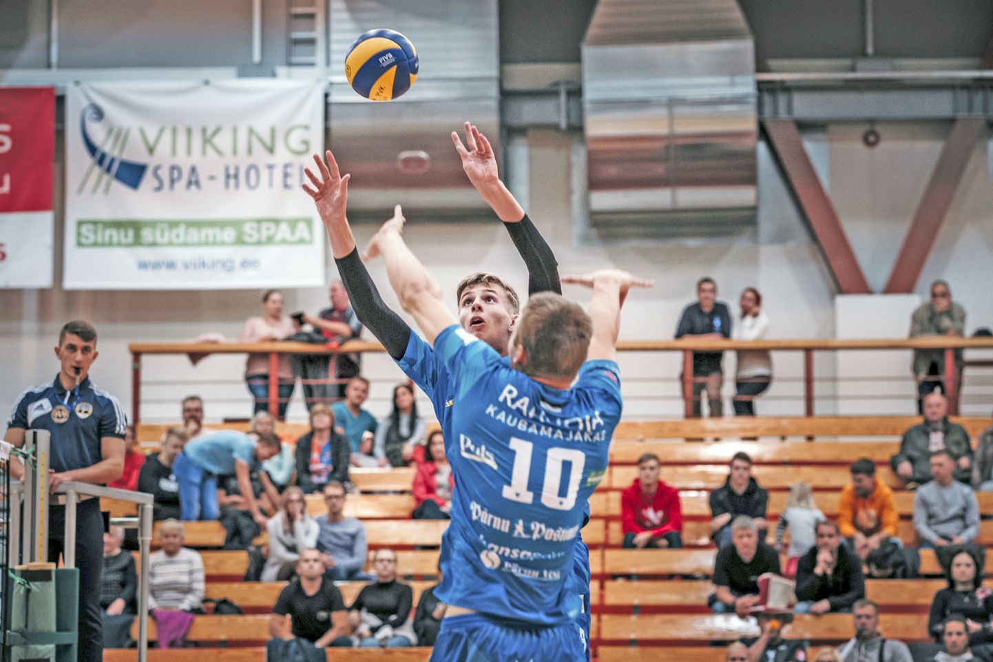 Võrkpalli meistriliigas võtavad mõõtu Pärnu ja Saaremaa klubid.