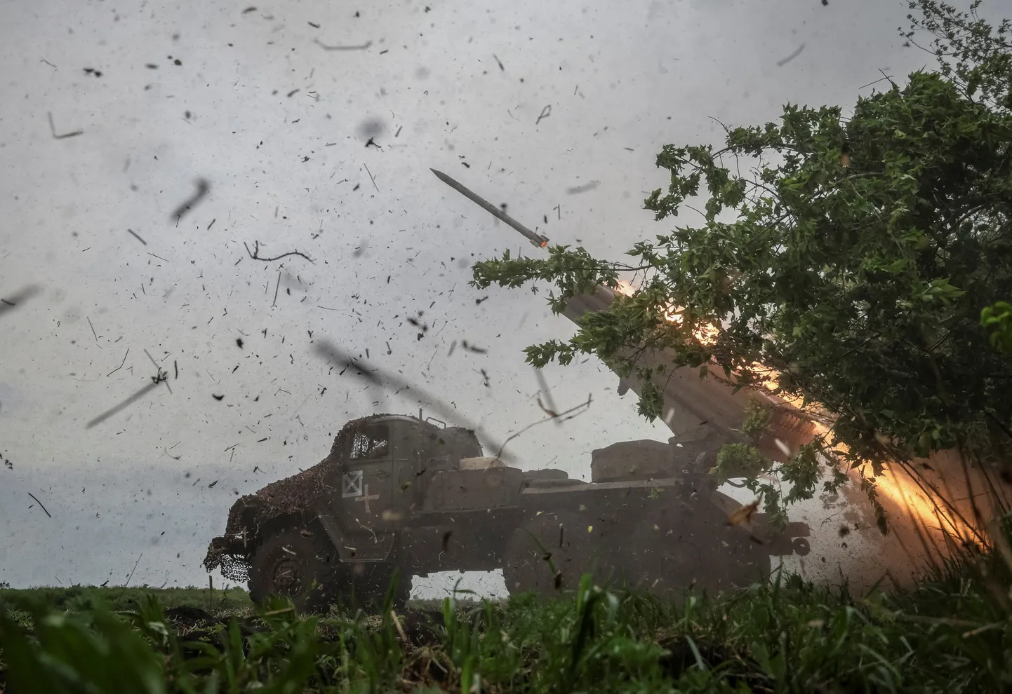 Ukraina mitmikraketiheitja tulistamas venelaste positsioonide pihta Donetskis.