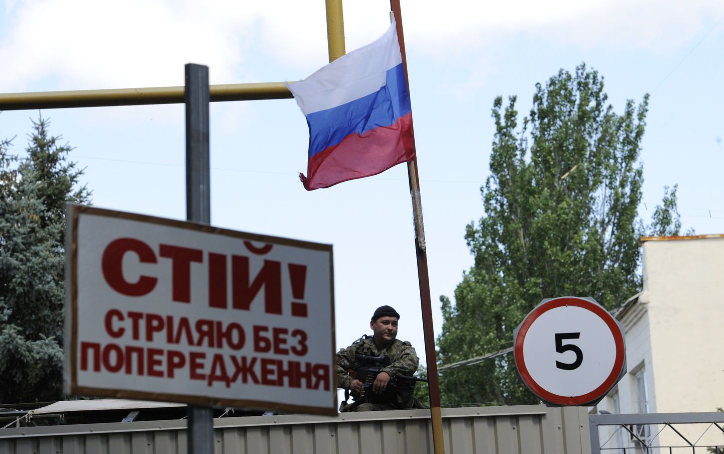Venemeelne mässuline Vene lipuga Ida-Ukrainas Donetskis.