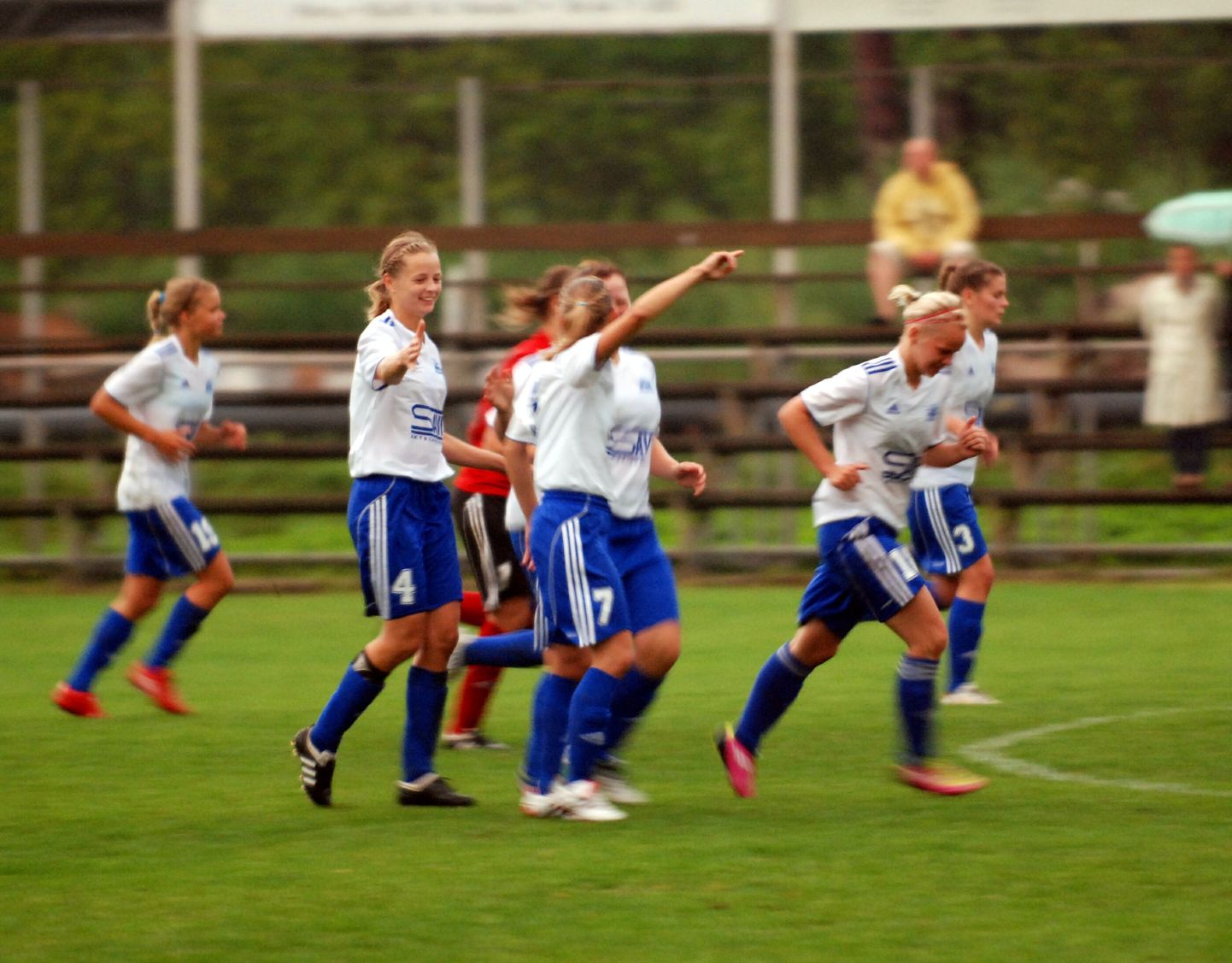 Pärnu jalgpalliklubi naiskond alistas Põlva Lootose ja kindlustas rohkem kui kuu enne naiste meistriliiga lõppu Eesti meistri tiitli.