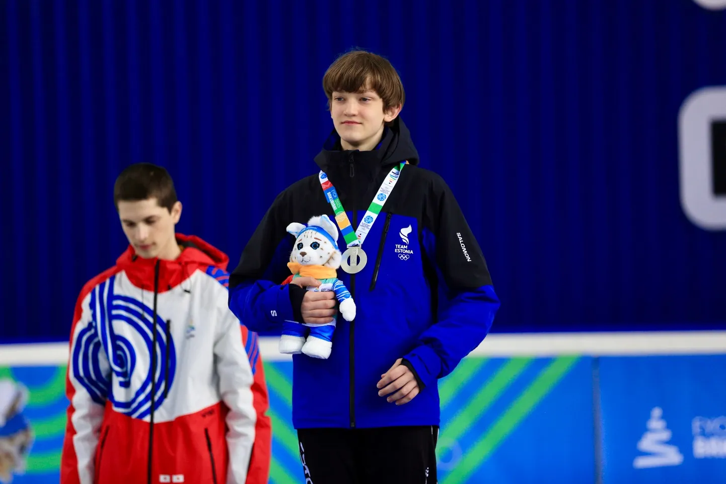 Vladislav Churakov Euroopa noorte olümpiafestivali hõbemedaliga.