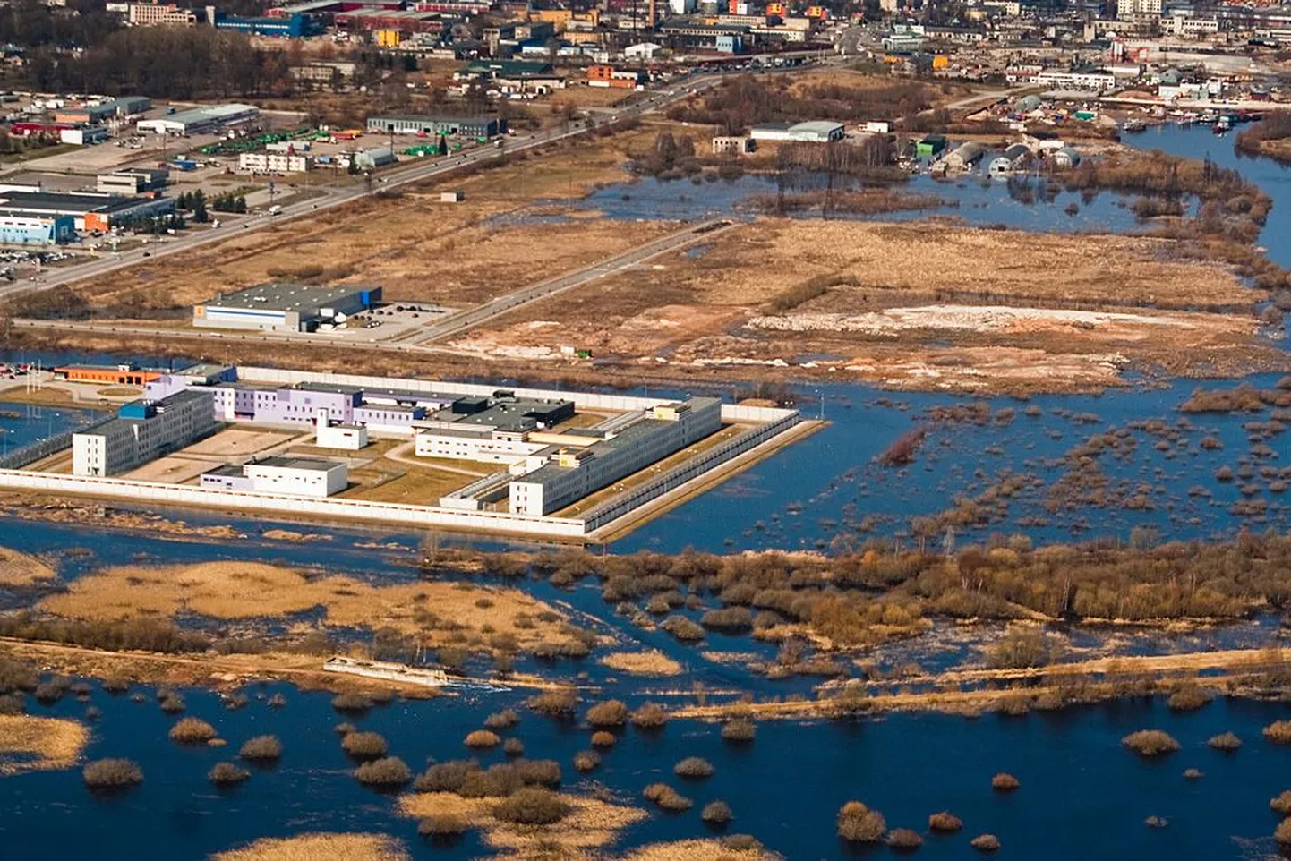 Emajõgi ja Tartu vangla.