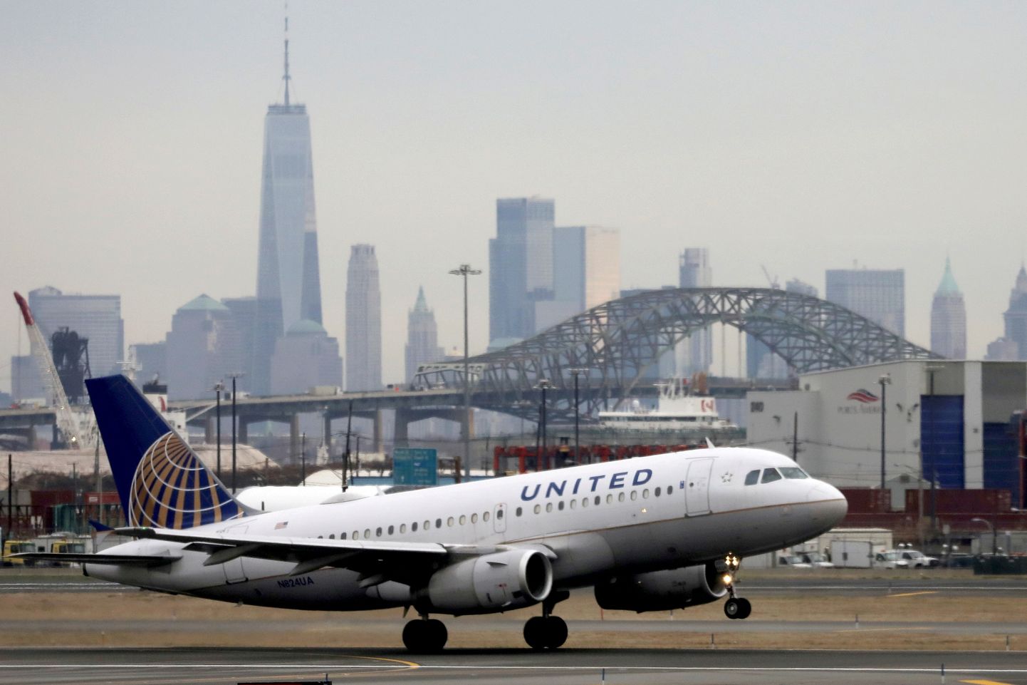 United Airlinesi reisilennuk startimas Newarki rahvusvaheliselt lennuväljalt. Foto on illustratiivne.
