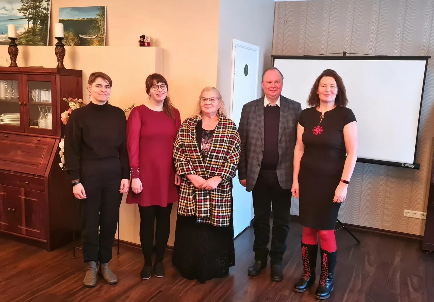 Mulgi sõnaraamatu tüürühm: Todeski Triin, Tominga Marili, Laande Alli, Pajusalu Karl ja Ilvese Kristi.