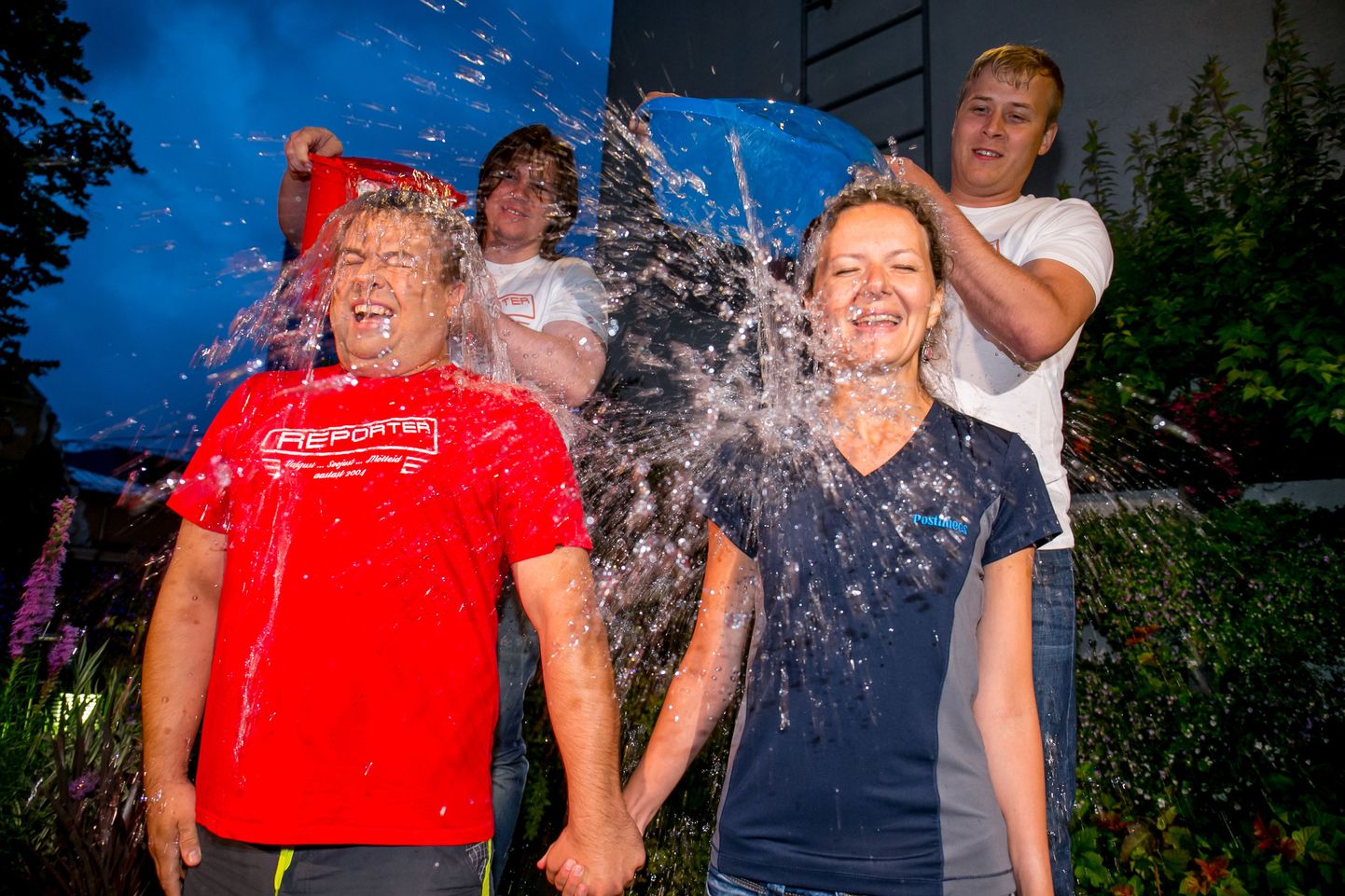 Ice Bucket Challenge: jää-ämbri väljakutse võtsid «Reporteri» otse-eetris vastu ka tollane saatejuht, nüüdne Riigikogu liige Tanel Talve ja 
Triin Tammert.
