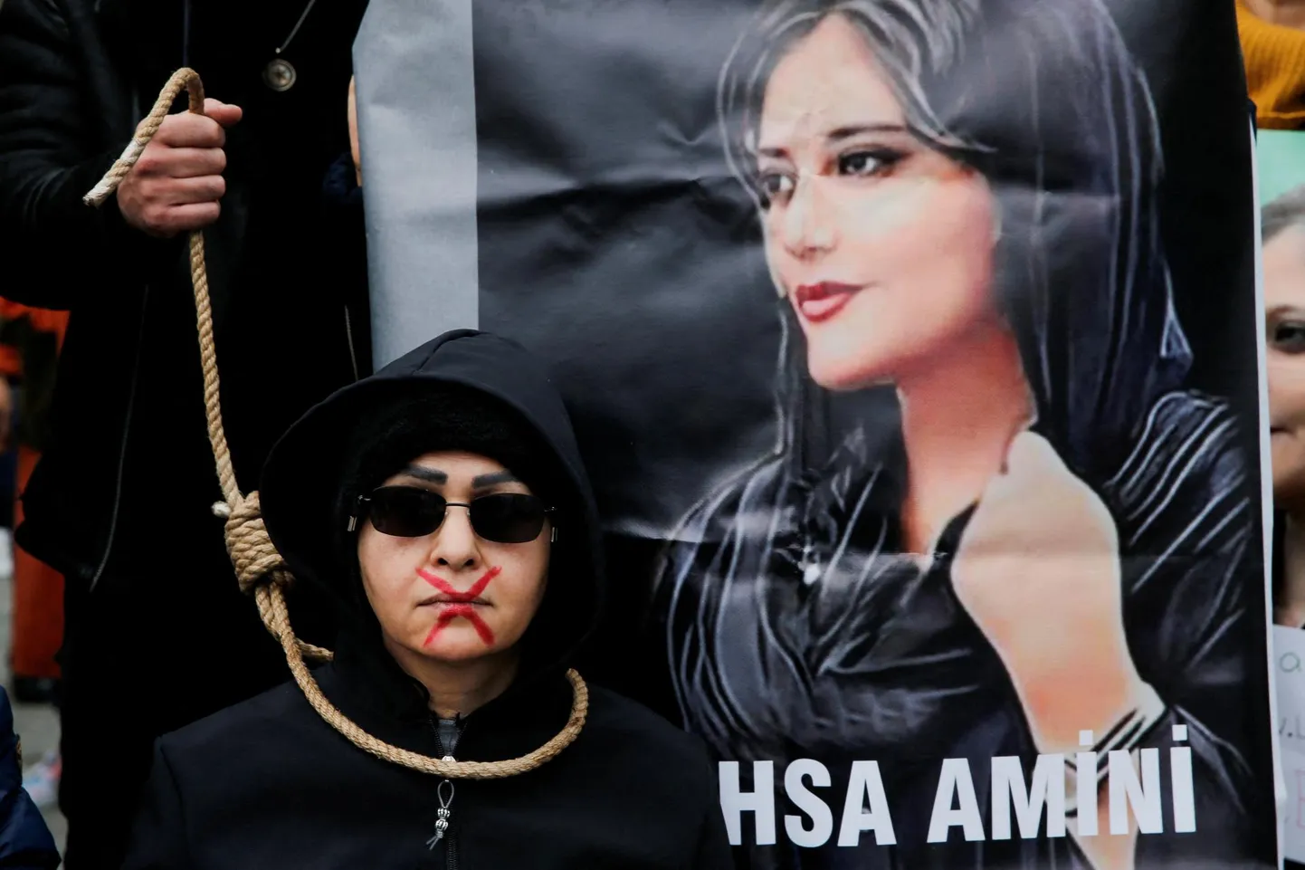 Iraani naised avaldasid pärast 22-aastase Mahsa Amini tapmist eelmise aasta lõpus meelt riiki valitseva islamistliku režiimi vastu. 
