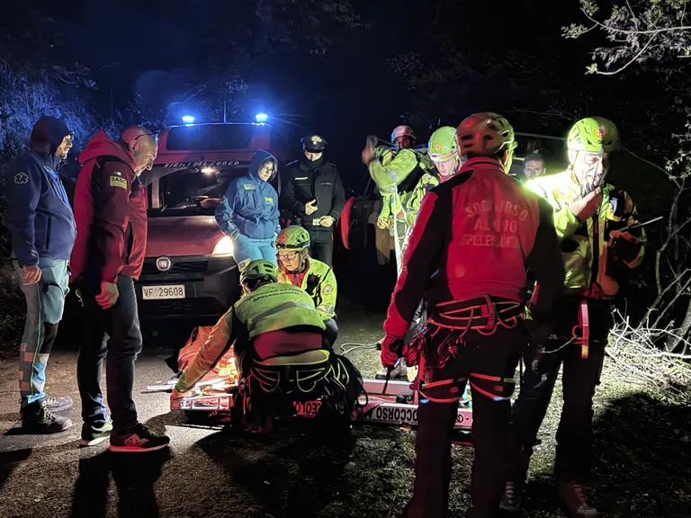 Raskelt vigastatud turist pandi raamile ja viidi helikopteriga haiglasse.