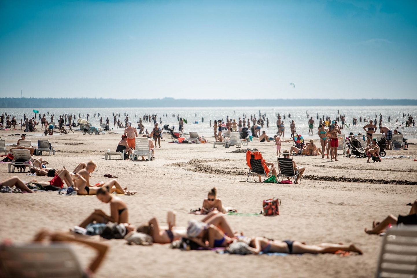 Inimestel ei ole randa tulles kaasa võetud asju tihti kuskile panna ja seetõttu pöördutakse rannavalve poole palvega kraami valvata. Augustis peaks plaažile paigaldatama aga hoiukapid.