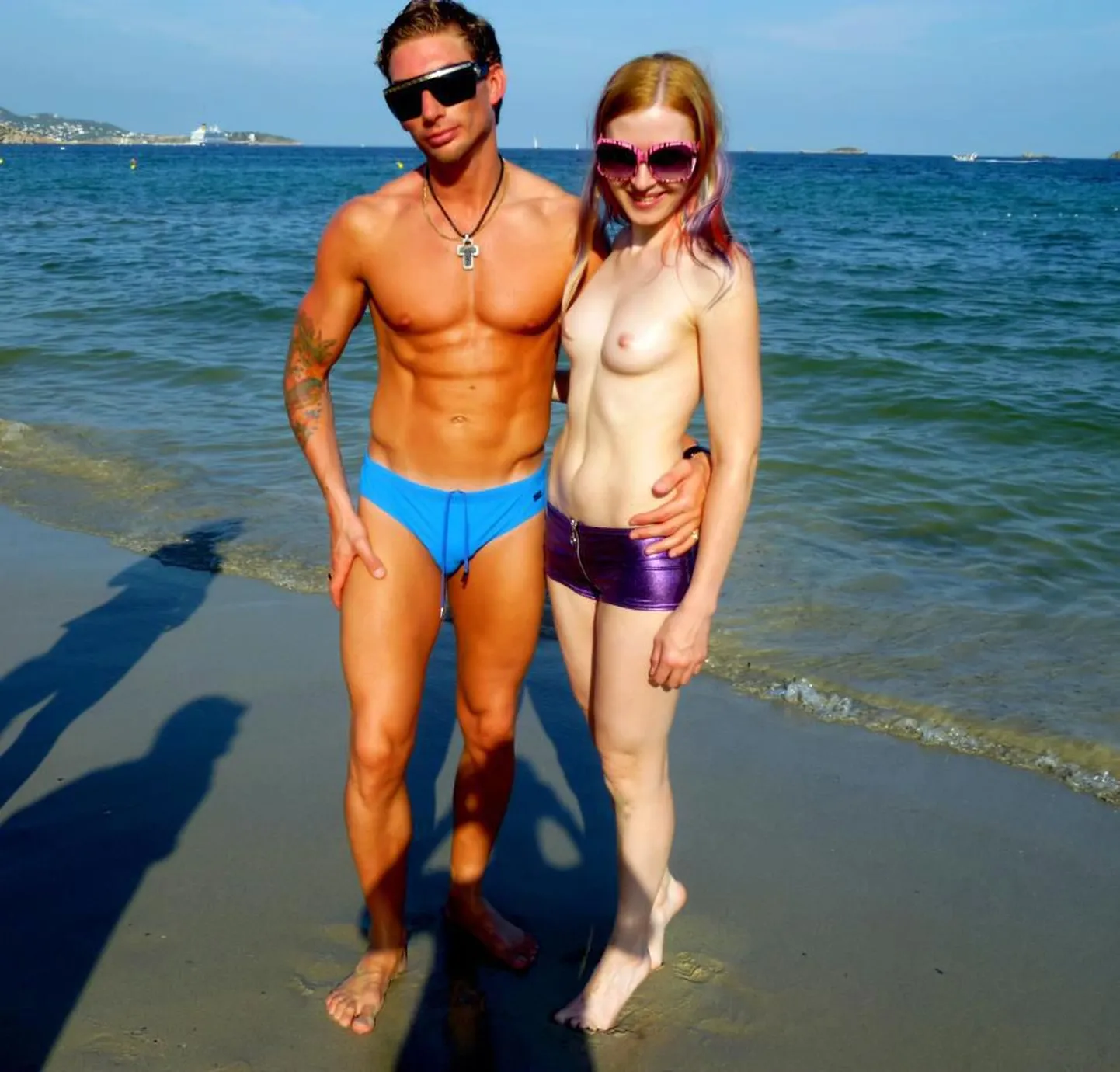 Strippar-Marco (Marco Tasane) ja Staarfeminist-Fideelia (Fideelia Roots) väisasid Ibizat.