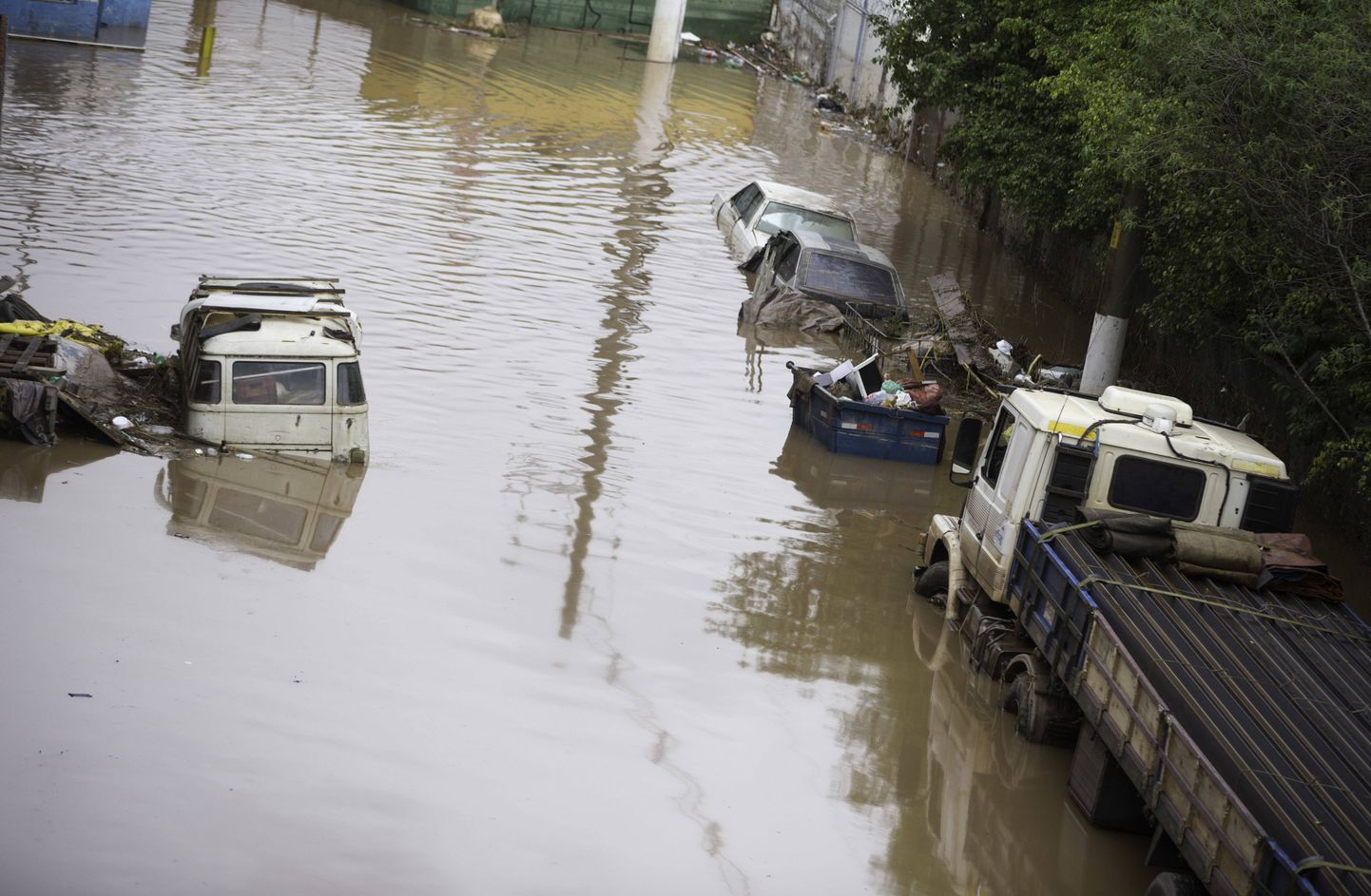 Tulvavesi Sao Paulo tänavatel.