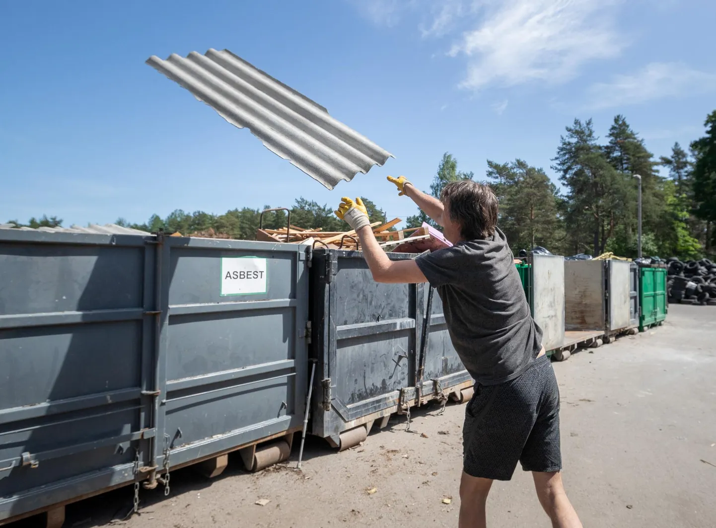 Kõigil 20. oktoobriks eterniidikogusest teadaandnutel ja tasuta eterniidiveole registreerinutel viiakse kraam kindlasti ära, küll aga ei pruugi transport toimuda täpselt sel kuupäeval, nagu esialgu plaaniti.