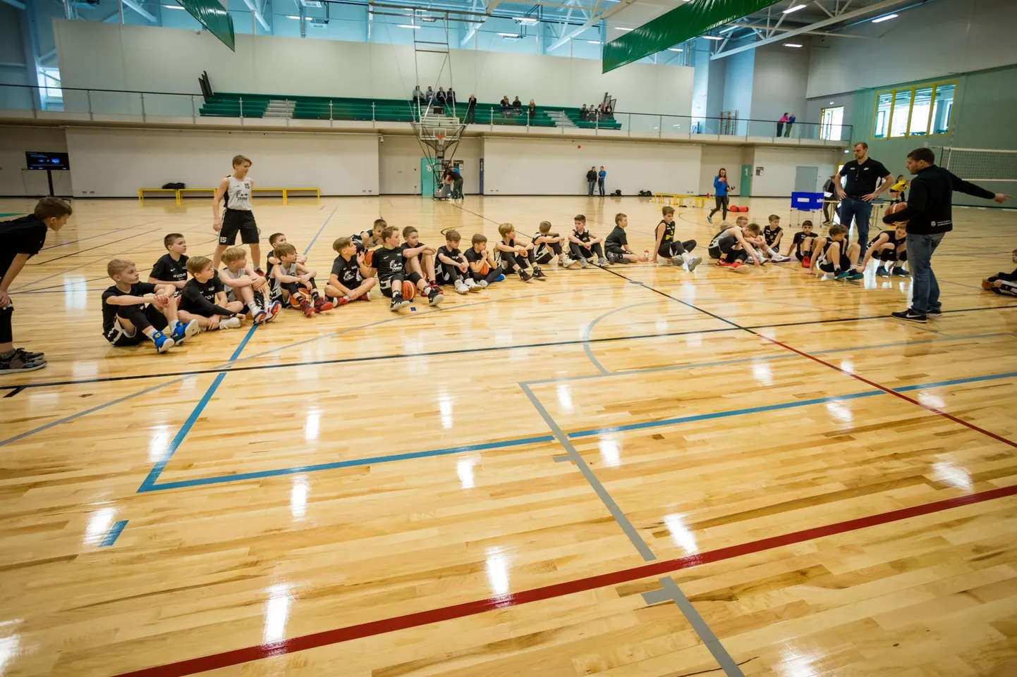 Kääriku spordikeskuse uhiuus pallimänguhall avardab võimalusi sportimiseks.