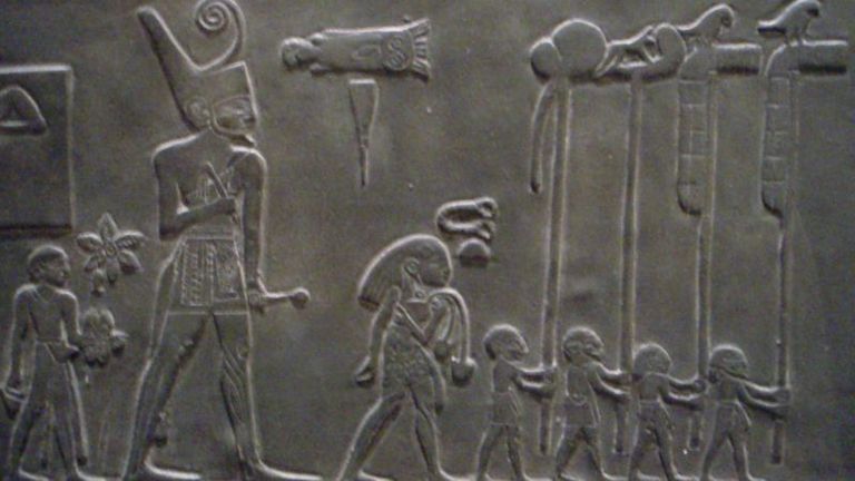 Один из первых фараонов исторического периода, Нармер в Дешрете