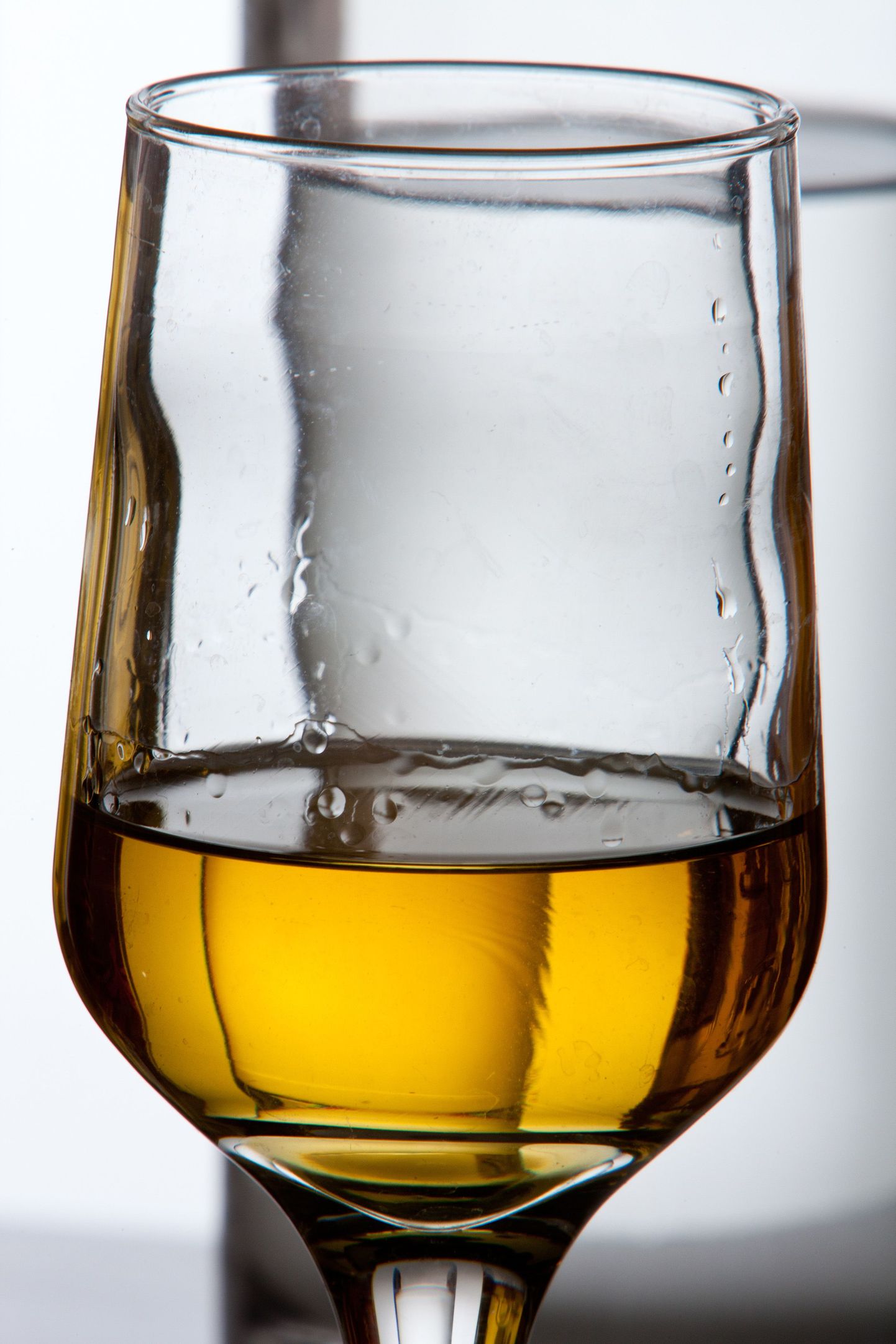 Kui klaasikene rummi võetakse sageli, siis võib see viidata alkoholiprobleemile.