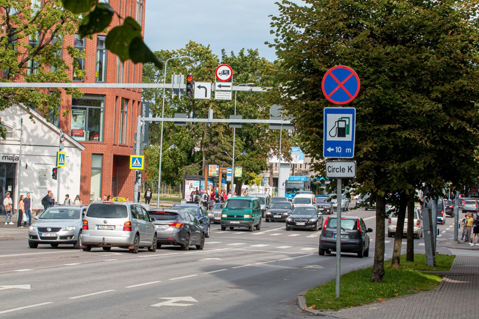 Pea kolmandikul Lääne-Eesti peredest on kaks autot.