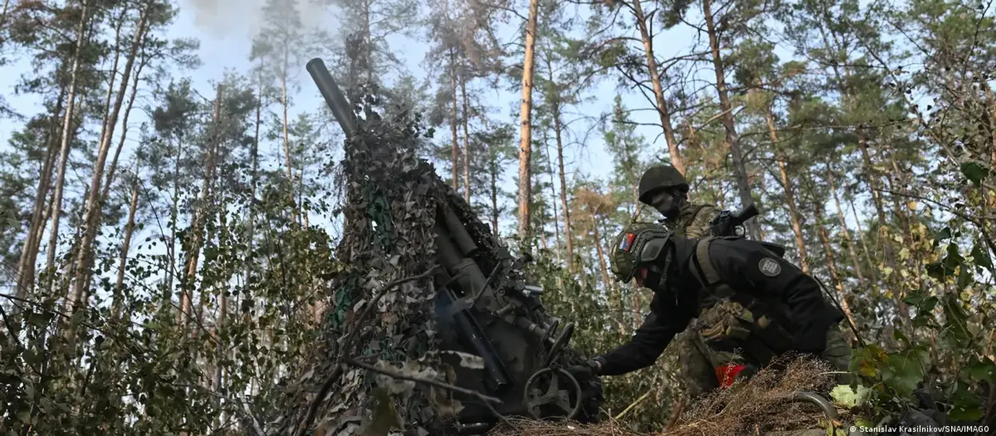 Российские военные обстреливают украинские позиции (фото из архива)