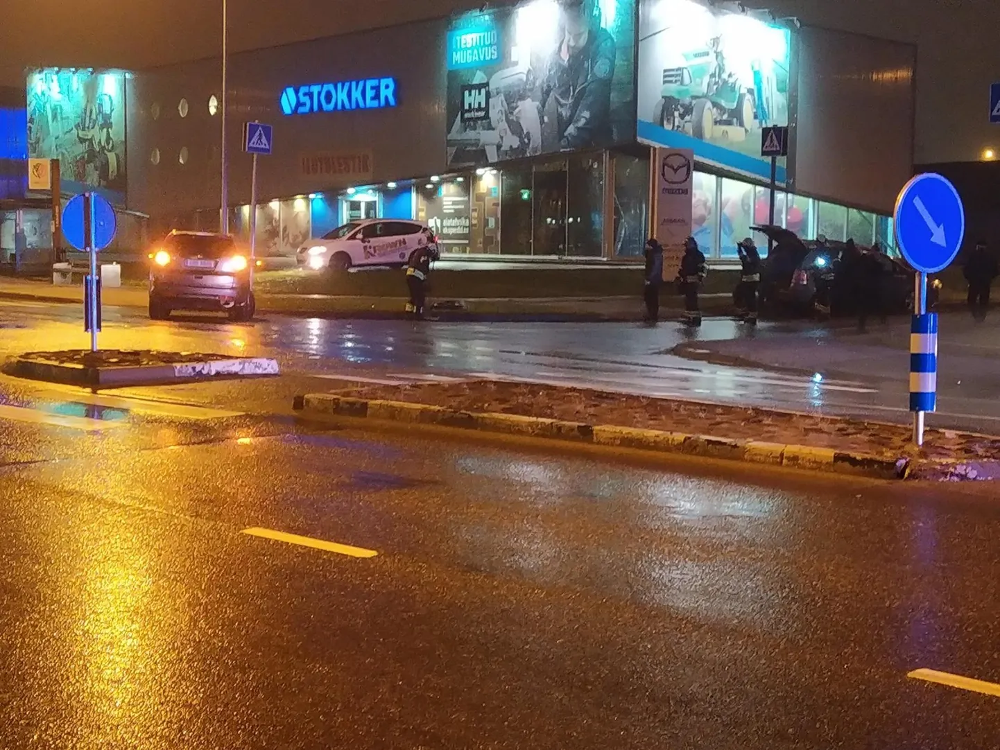 Pärnus Tallinna maanteel ei mahtunud teele ära Opel ja Honda.