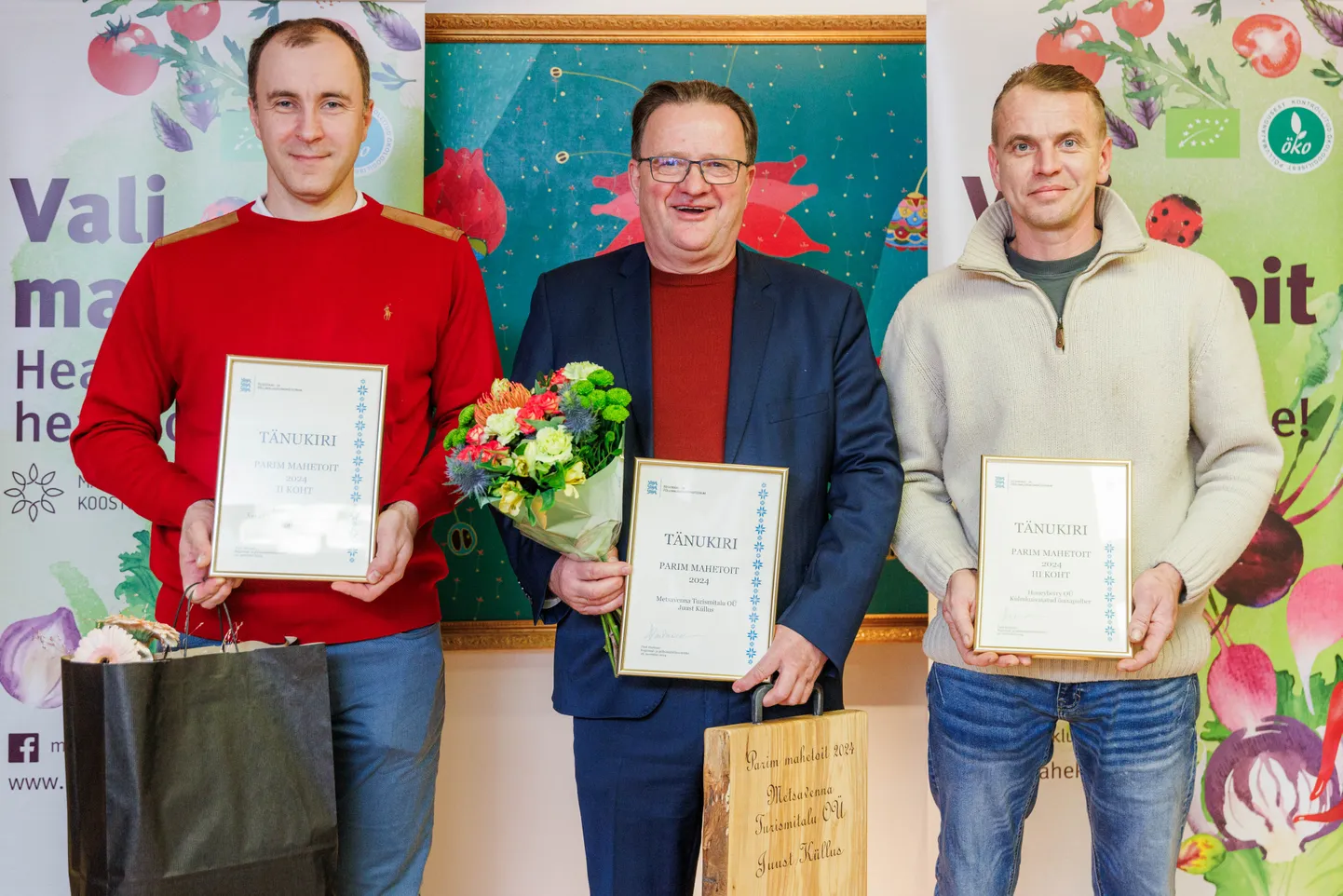 Parima mahetoidu tootjate esikolmik, vasakul Lauri Bobrovski.