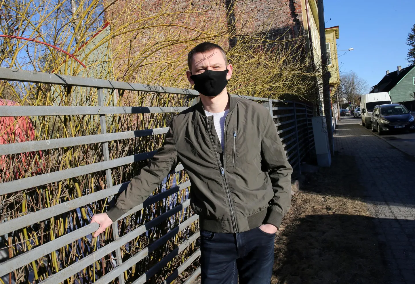Silver Tammsaar tänab südamest Tartu saalijalgpallureid, kes aitasid pühapäeva öösel mülkast välja lükata tema auto.
