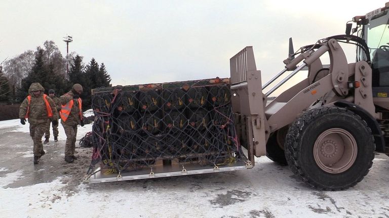 Ранее Британия доставила на Украину противотанковые ракетные комплексы NLAW