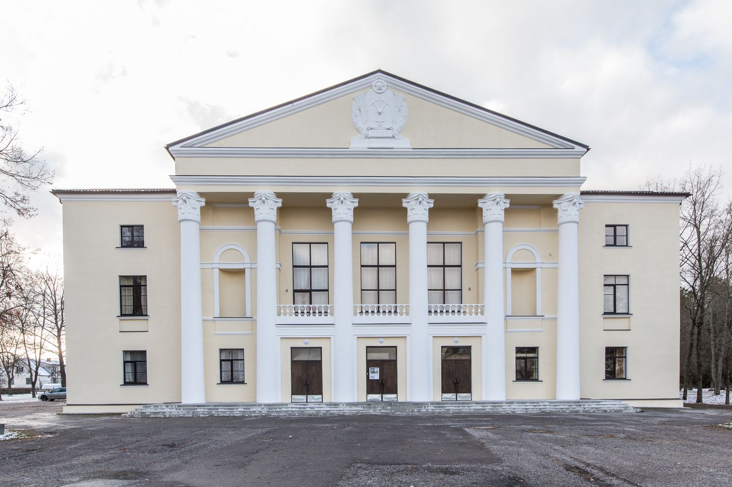 Руководители Тойлаской волости и жители Кохтла-Нымме не могут договориться о судьбе Кохтла-Ныммеского народного дома.