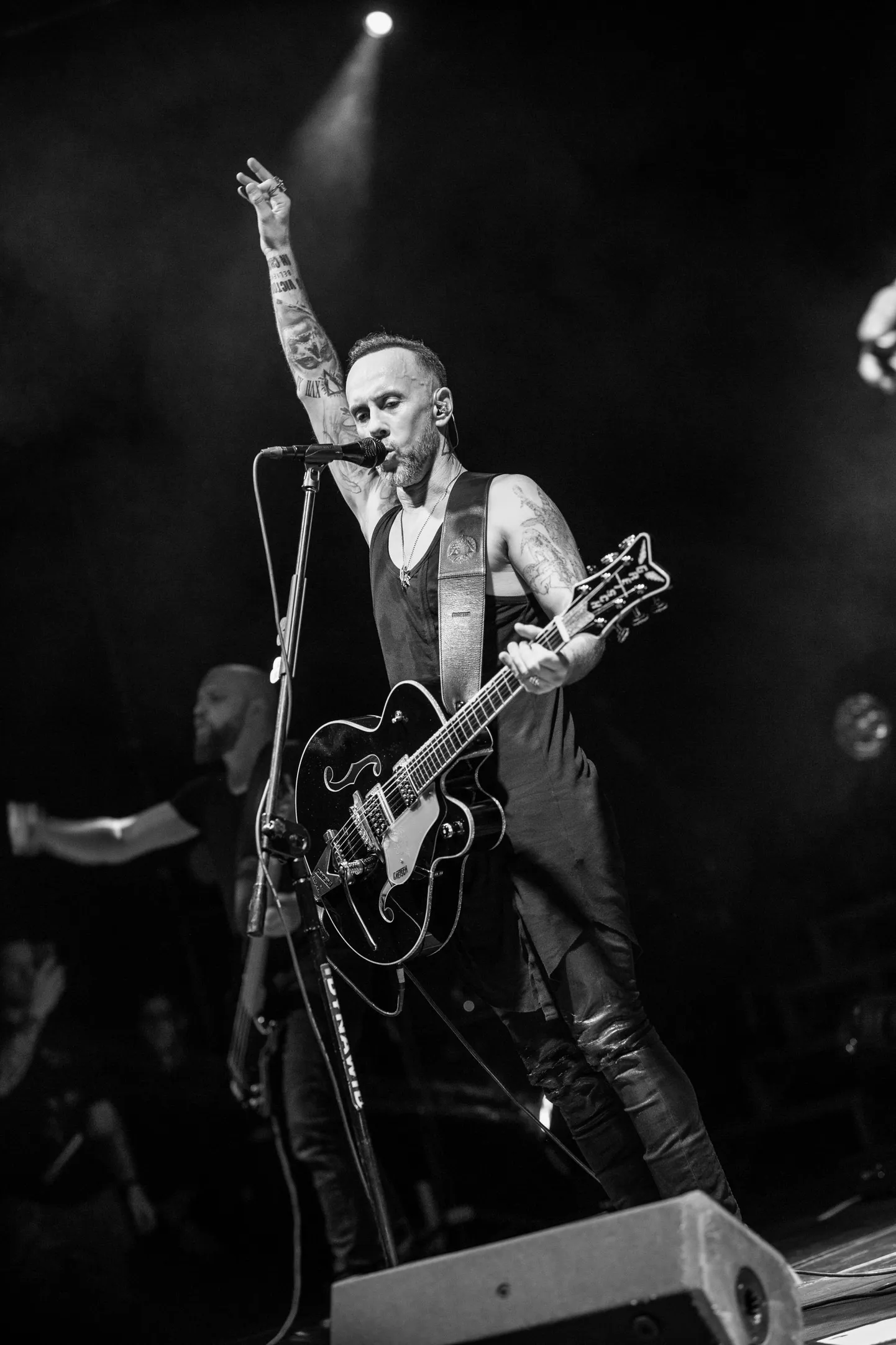 Adam «Nergal» Darski ansambliga Me And That Man.