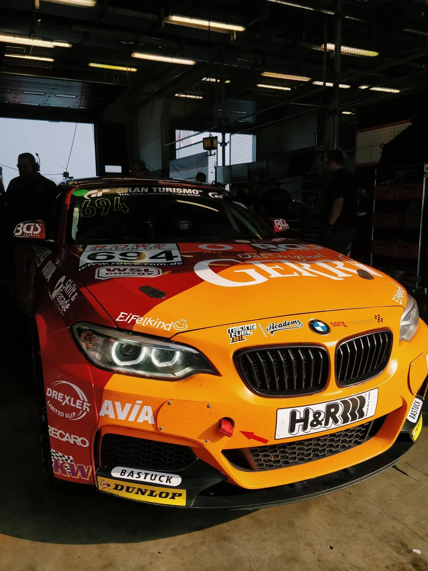 Tristan Viidas sõidab VLNi sarjas BMW M235i-ga.
