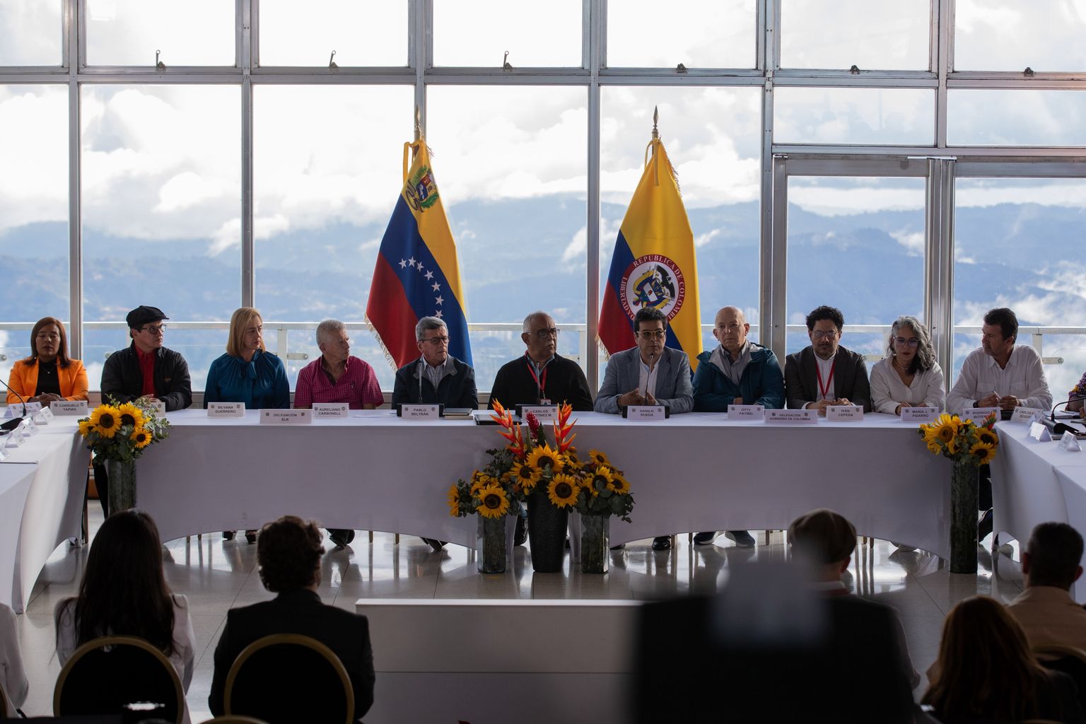 Colombia valitsuse ja vasaksisside rühmituse Rahvuslik Vabastusarmee (ELN) esindused jätkasid Venezuela pealinnas Caracases rahuprotsessi kõnelustega.