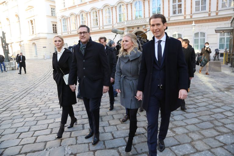 Austria Sebastian Kurz (paremal) ja Vabaduspartei liider Heinz-Christian Strache koos abikaasadega eile Viinis.