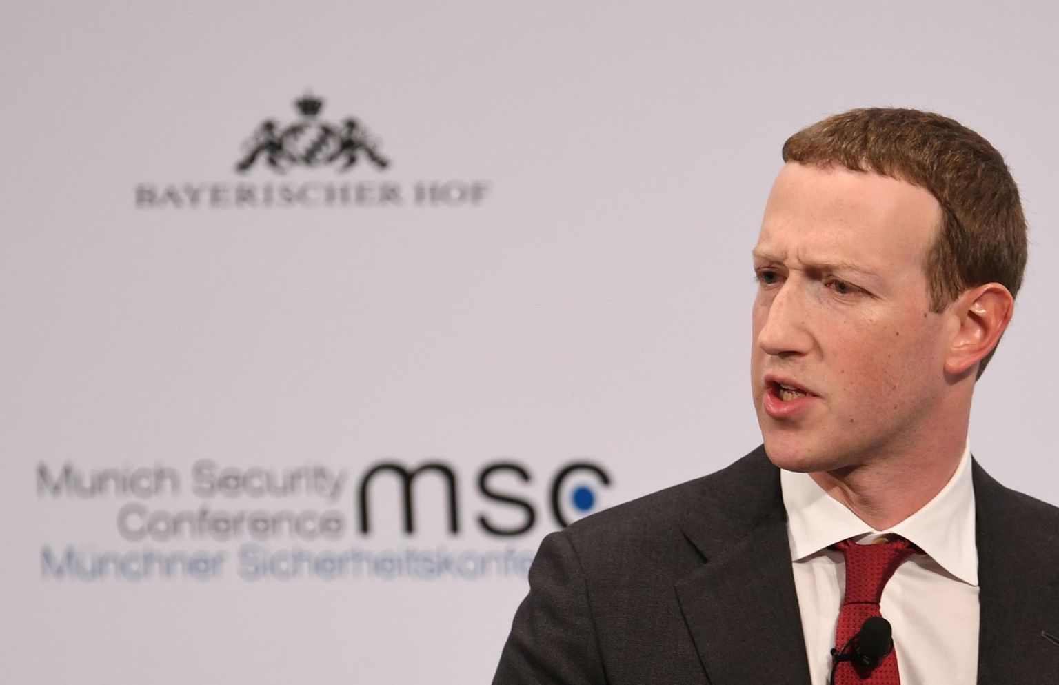Avalikuks said ka Zuckerbergi enda andmed. Need avastas küberturbe ekspert Dave Walker, kes tõi Twitteris välja, et Zuckerbergi telefoninumber oli seotud tema Signali kontoga.