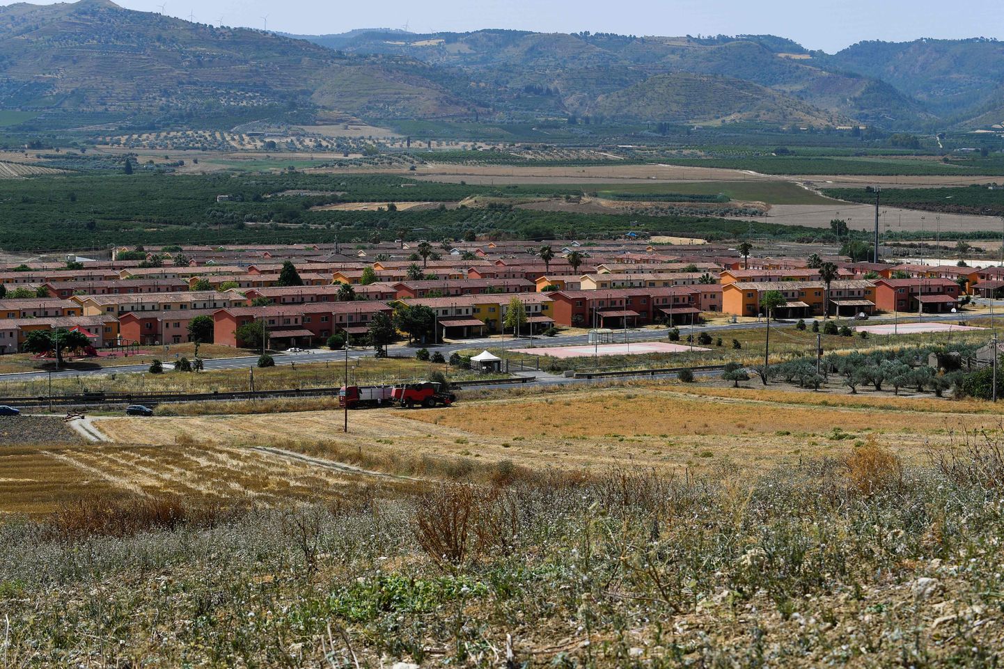 Üldvaade Euroopa kunagisest suurimast pagulaskeskusest Sitsiilias Mineos.