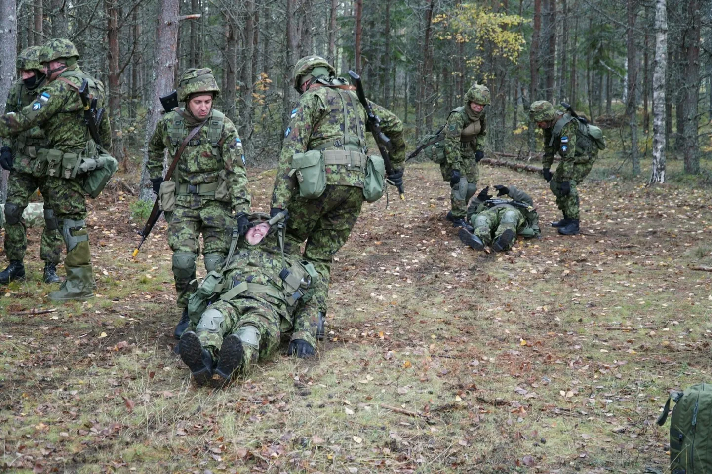 Üheks lõbusamaks ülesandeks peeti üksteise lohistamist.