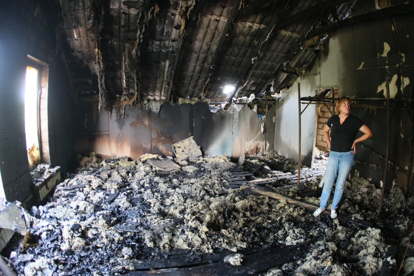 Esmaspäevaste lahingute käigus hävitatud hoone Donetski lennujaama juures.