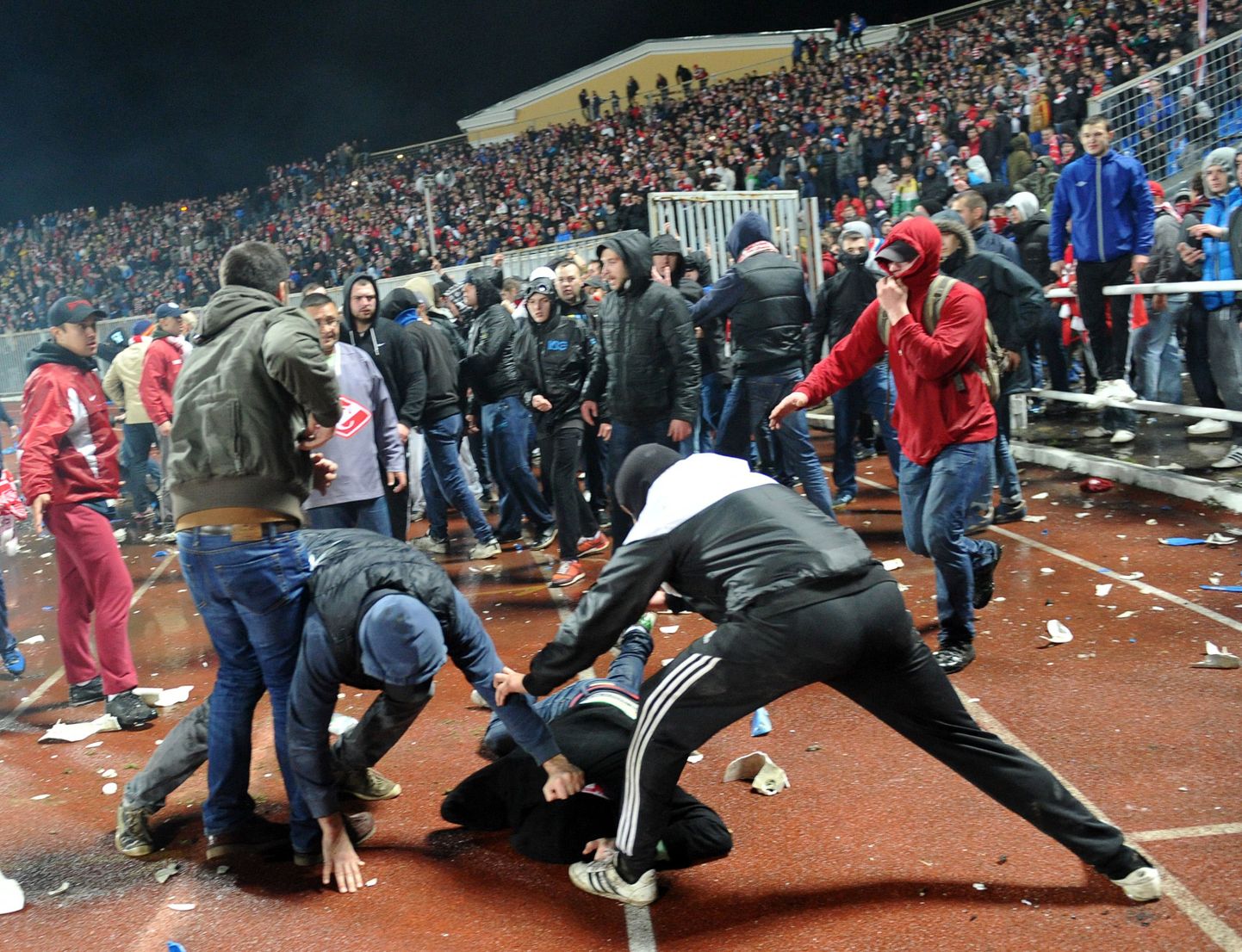 Moskva Spartaki ja Jaroslavi Šinniku mängu ajal läks tribüünidel mölluks.