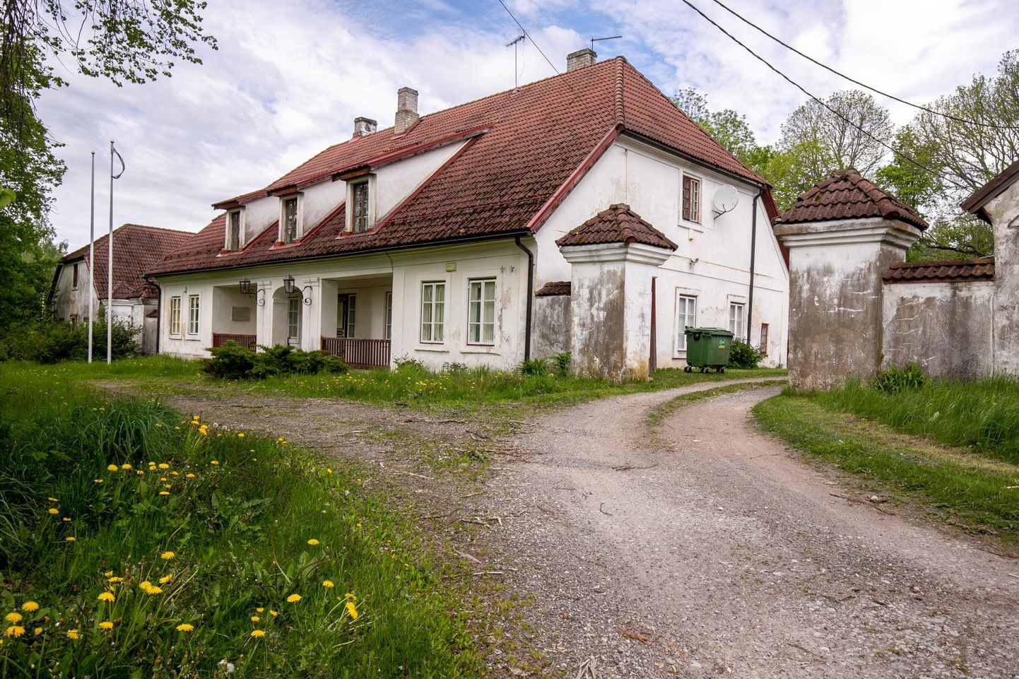 Saarde vallas Lodja külas ootab ärksat äri­mõtet ainukordne postijaam kõrvalhoonetega, mis valmisid 1800. aastal, kui avati Valmiera–Pärnu postimaantee.