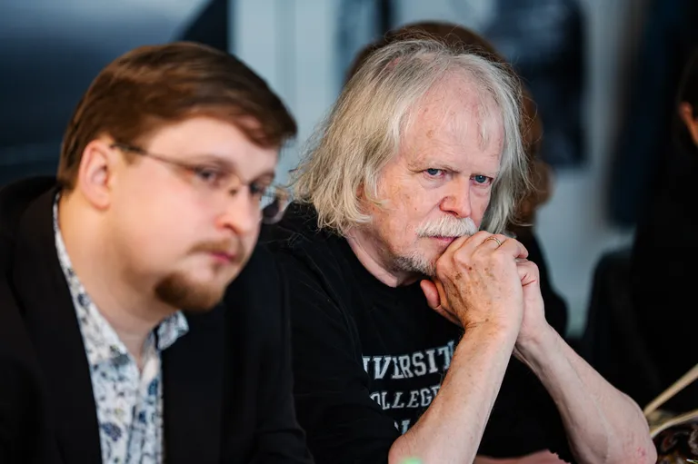 Dzejnieki Ivars Šteinbergs un Mihaels Augustīns (Vācija).