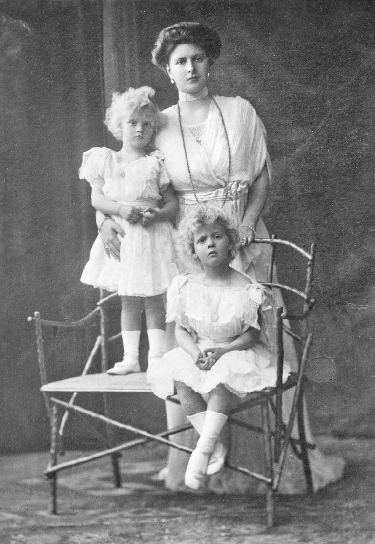 Принцесса Алиса с дочерьми Маргаритой и Теодорой