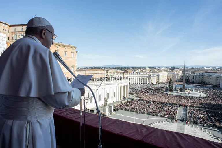Paavst Franciscus esines Vaticanis oma kuuenda traditsioonilise jõulupühade läkitusega «Urbi et Orbi» («Linnale ja maailmale»).