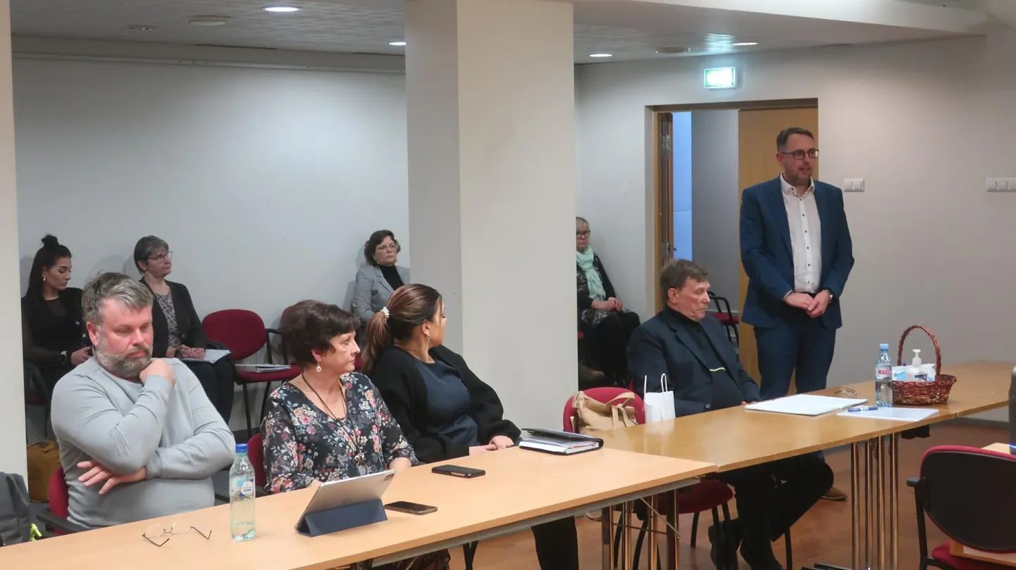 Põlva vallavanema Martti Rõigase (paremal) veendumusel oleks kõige hullem otsustamatus.