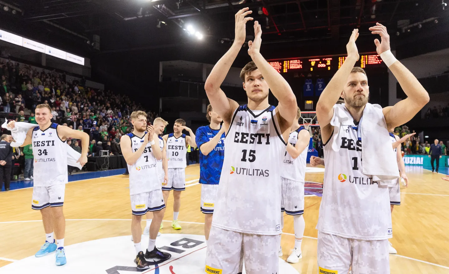 Eesti korvpallikoondis pärast matši Leedu vastu.