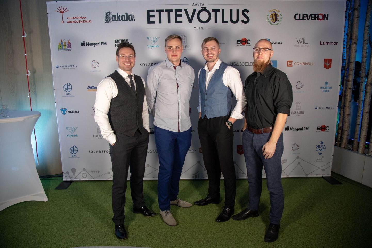 Elamuspanga eestvedajad (vasakult) Kalvi Kants, Sander Kahu, Are Tallmeister ja Are Tints olid ka Viljandimaa ettevõtluse auhinnagala korraldajad. Elamuspank oli loomeauhinna nominentide hulgas.