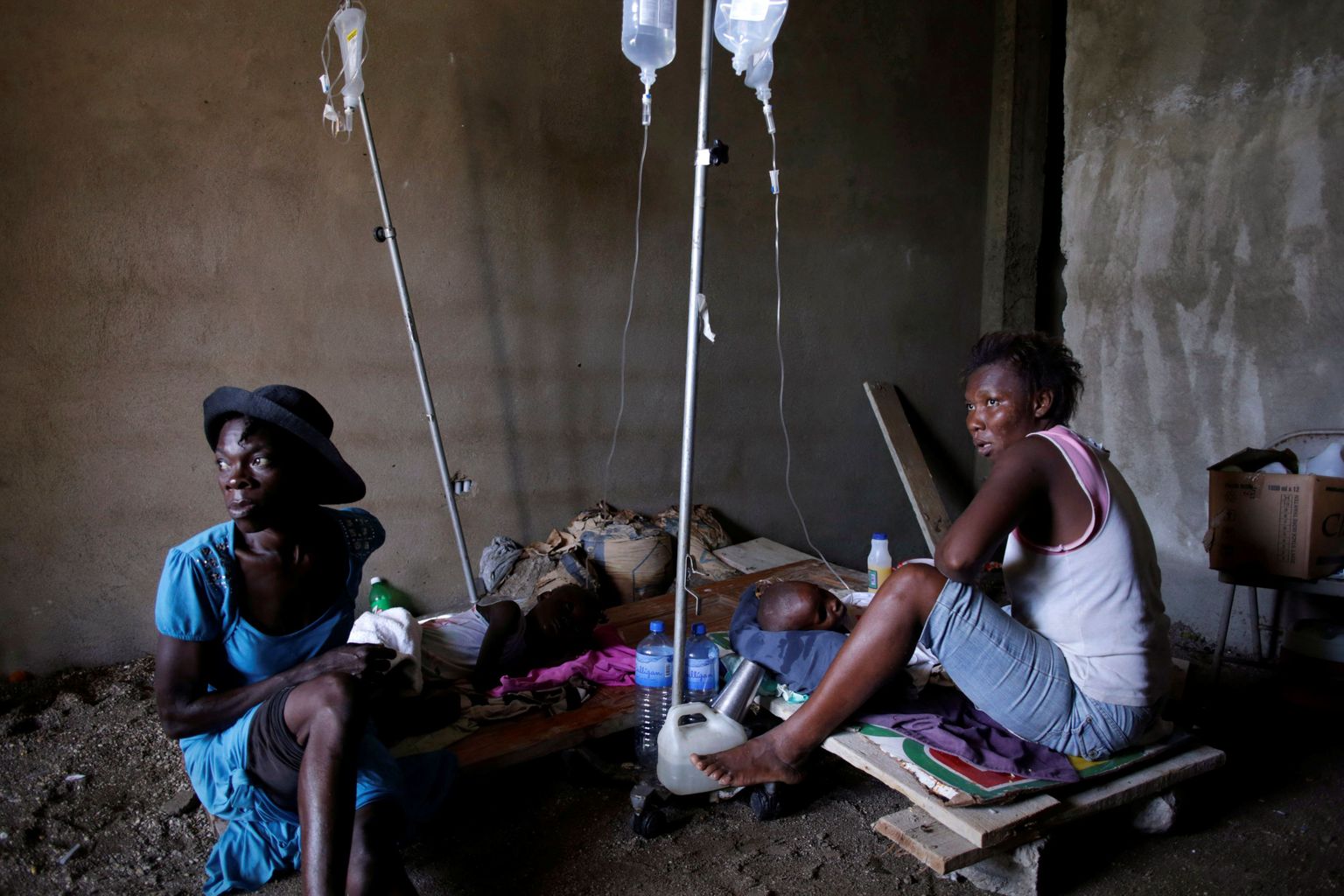 Koolerasse haigestunud lapsed ja nende emad Haiti Port-a-Pimenti haiglas